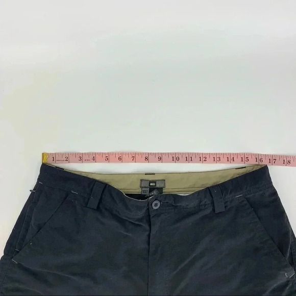 REI Dark Gray Men's Flat Front Shorts SZ 36 - Picture 5 of 6